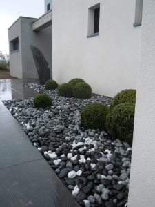 buis boule galet noir blanc ardoise menhier jardin design moderne contemporain